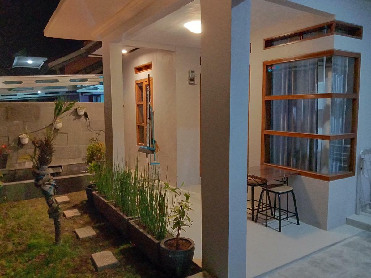 Guesthouse - Lubna Homestay Kuningan Exterior photo